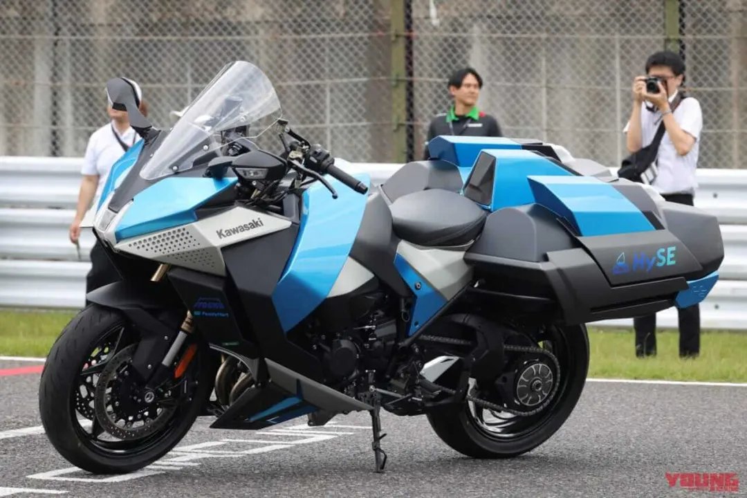 川崎 Ninja H2 SX 氢气版摩托亮相日本