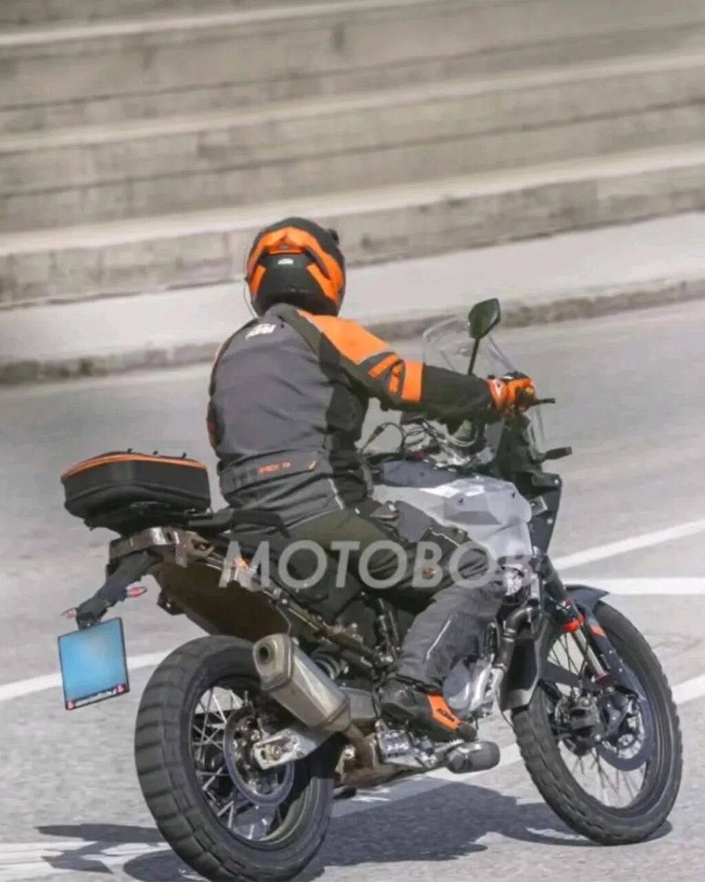 KTM 双缸450 ADV 路试谍照曝光