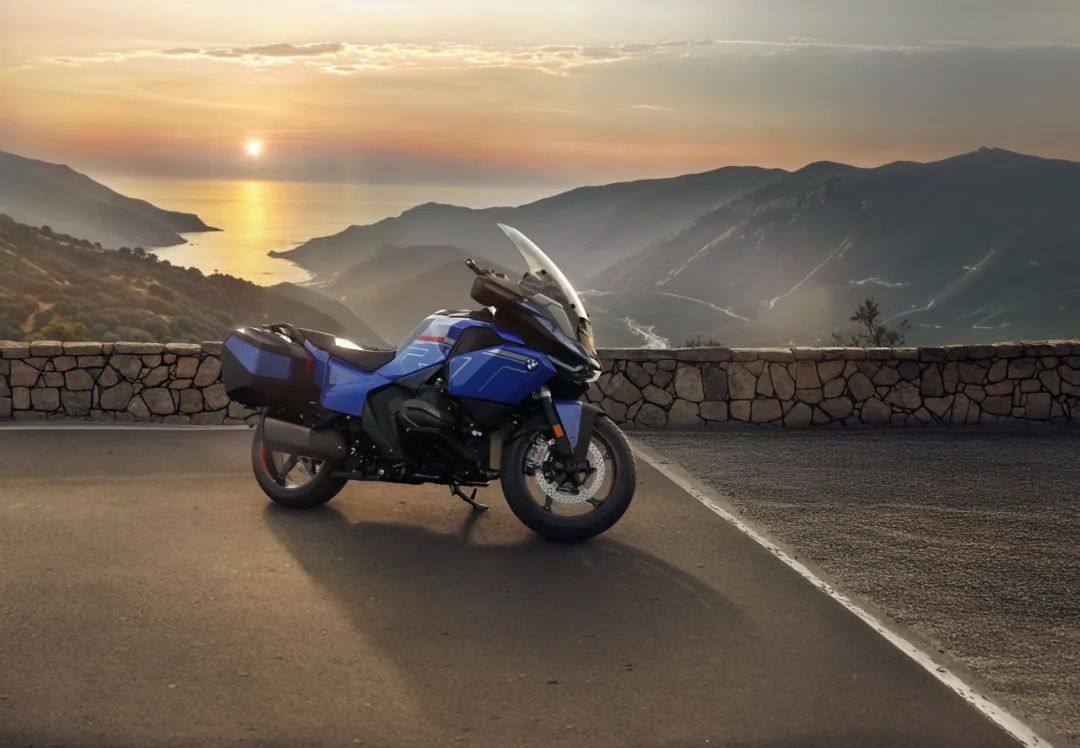 约18.3万元起！全新 BMW R1300RT 豪华进化，整车升级明显