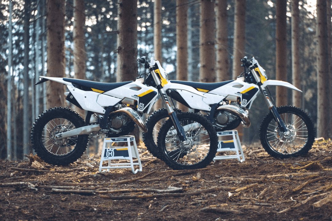 户外特写:Husqvarna 2025 Enduro 越野赛车系列