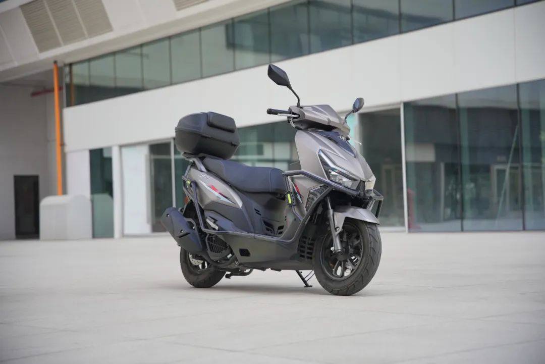 豪进发布踏板车SR07，9960元配备ABS+TCS