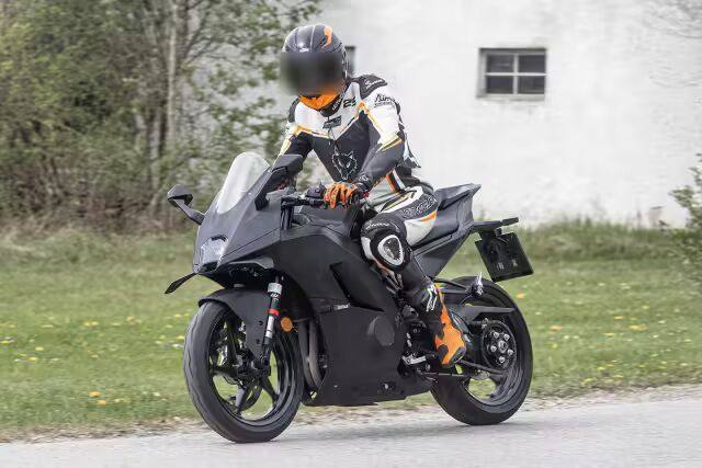 KTM490双缸新车型再次现身，这次是RC490