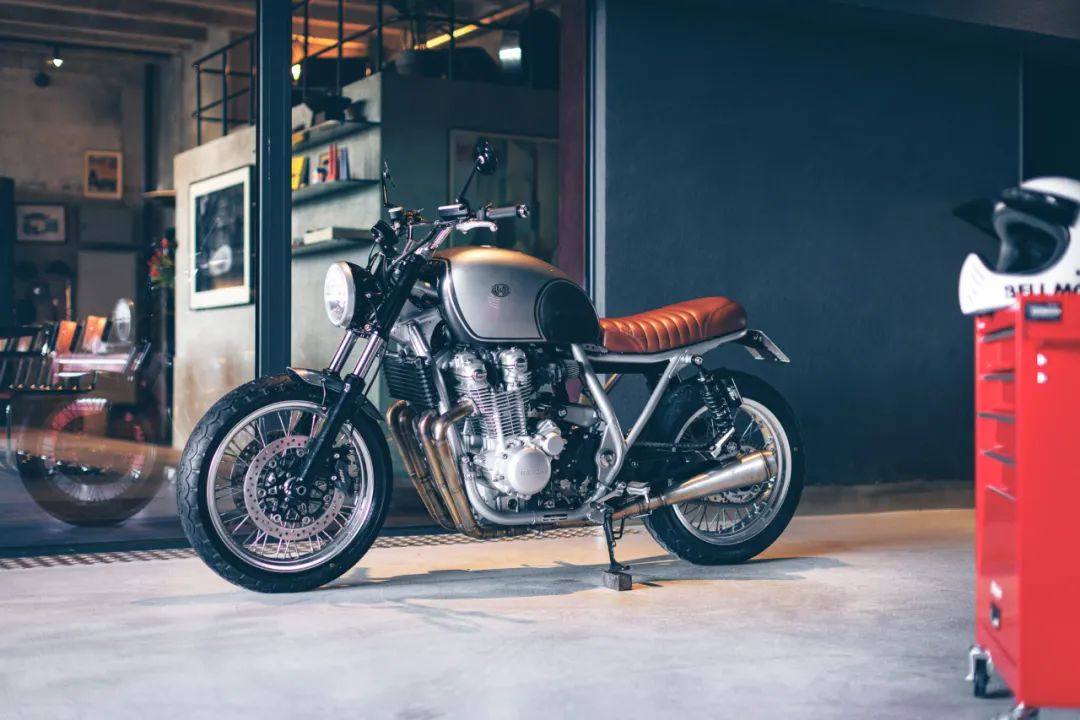 机械浪漫：Honda CB1100 | 每日一车