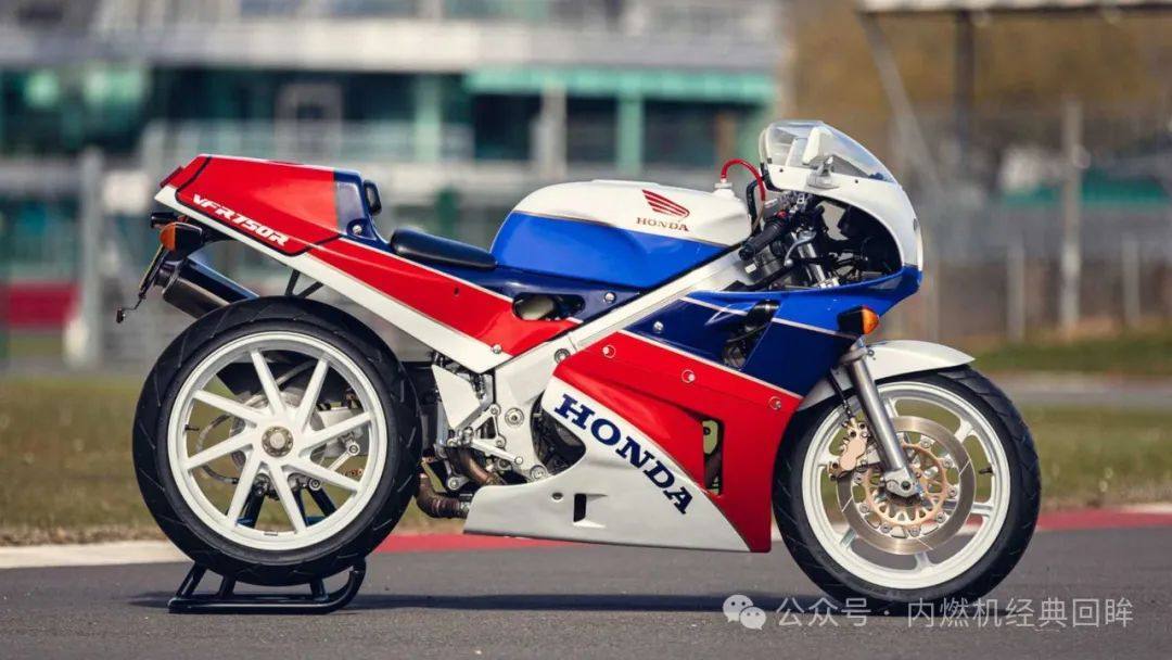 1990年VFR750R RC30