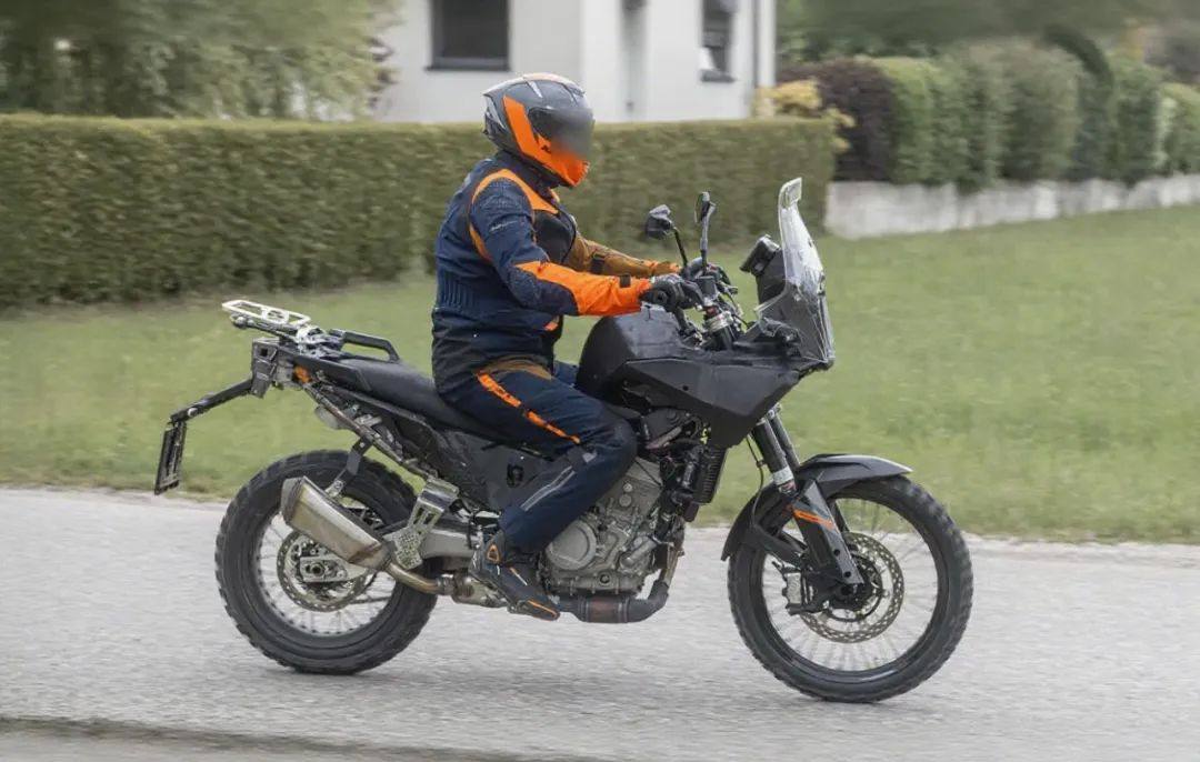 KTM 490 ADV 路试曝光，或取代390平台