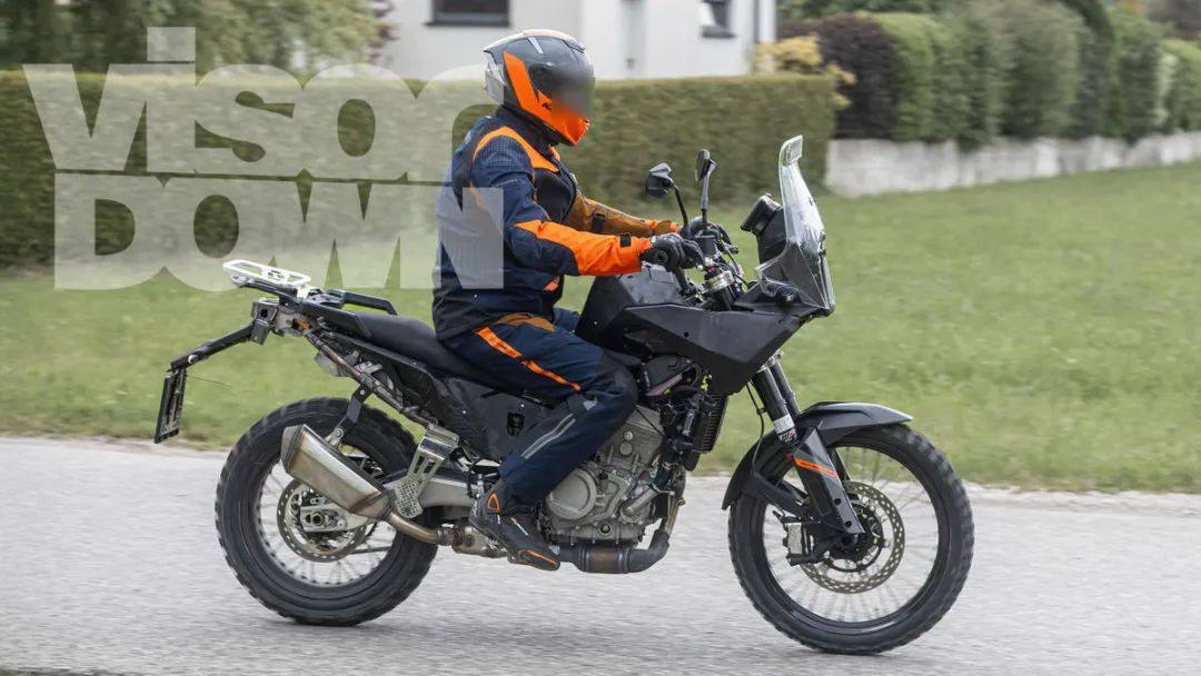 右手消息｜KTM 490 ADV来了；张雪820减震对标R1；陕西高速设立摩托停车场；宝马1300轮胎问题阶段性解决