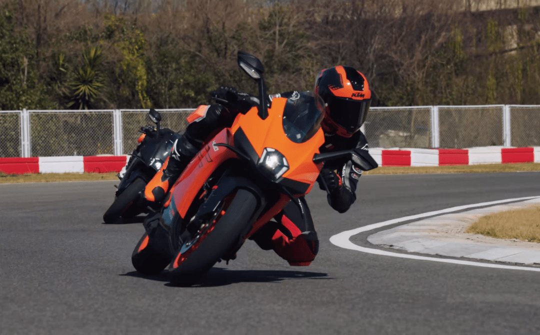 定档4月1日发布,KTM RC450配置抢先看,全可调WP减震+前后WP刹车