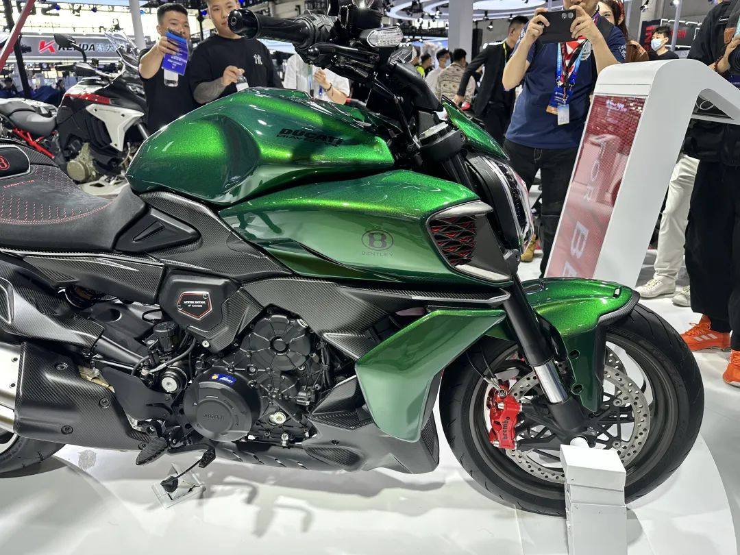 北京摩展速报:杜卡迪MTS V4拉力、大魔鬼V4宾利特别版、DCPC赛事版V2