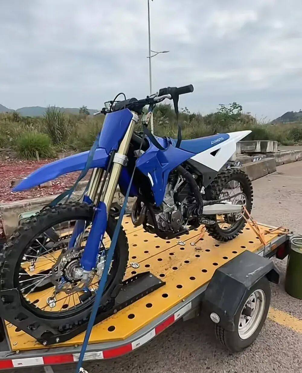 张雪MX250搭载隆鑫发动机;820RR原地热车40分钟开锅;6580元力帆繁花150开了