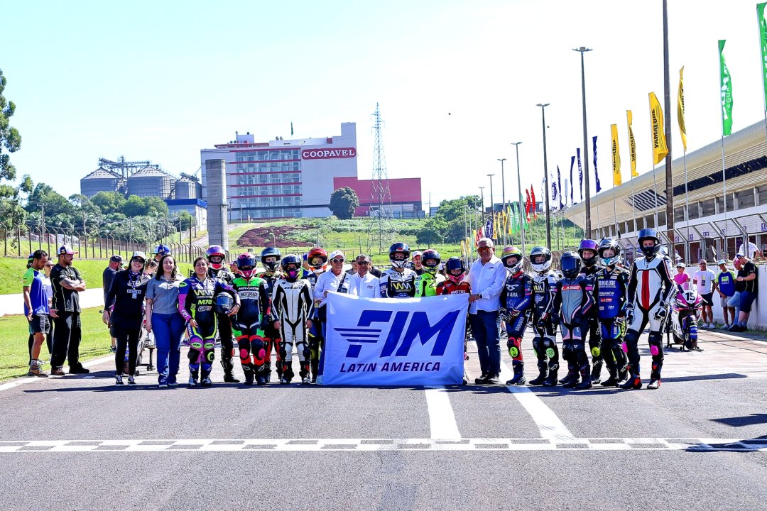 2025 首届 FIM 拉丁美洲 Yamaha R3 BLU CRU 女子锦标赛