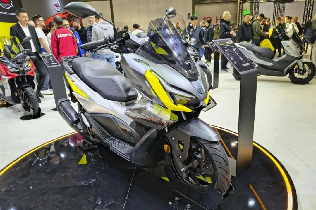 米兰车展丨无极SR125 GTS首次亮相,战斗感十足的龙骨踏板
