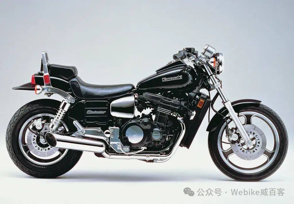 大排气量与丰沛扭力：独具直线竞速赛风格的Honda X4
