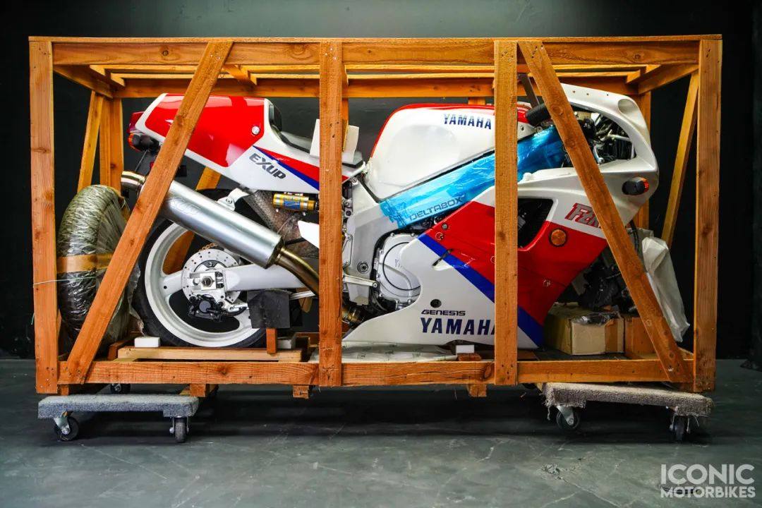 全新库1990年雅马哈 FZR750R OW-01
