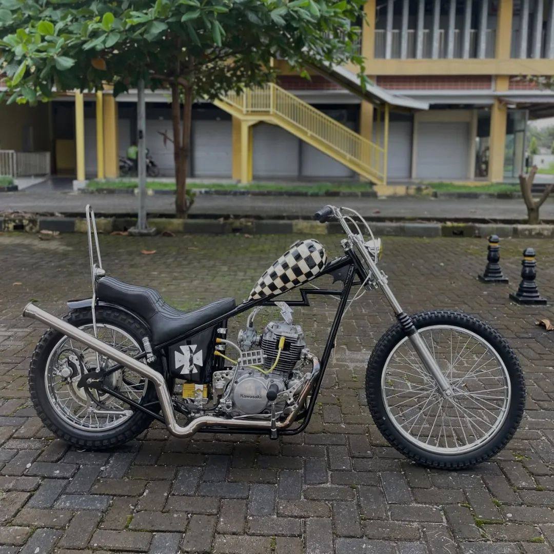 小单缸也能改出好看的chopper:Kawasaki kz250