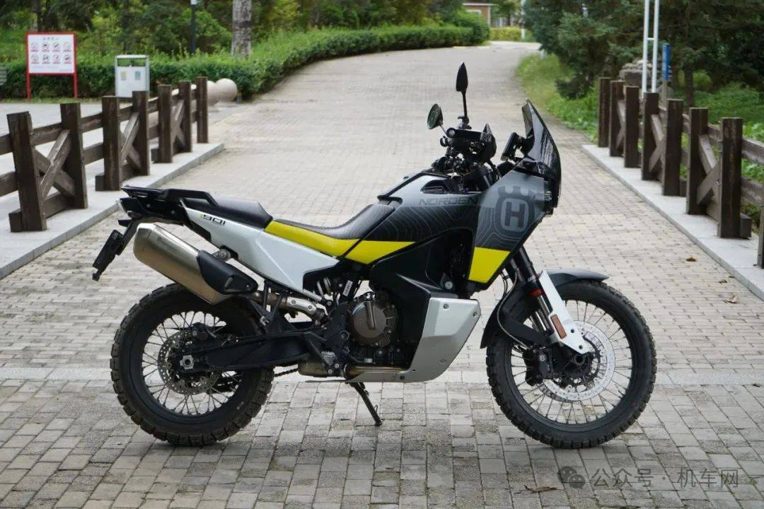 这款进口ADV直降4万，搭载KTM 890ADV同款发动机