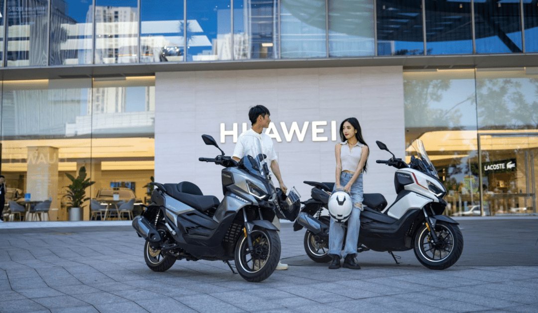惊现踏板市场破局者!1.5万赛科龙RT250杀到!
