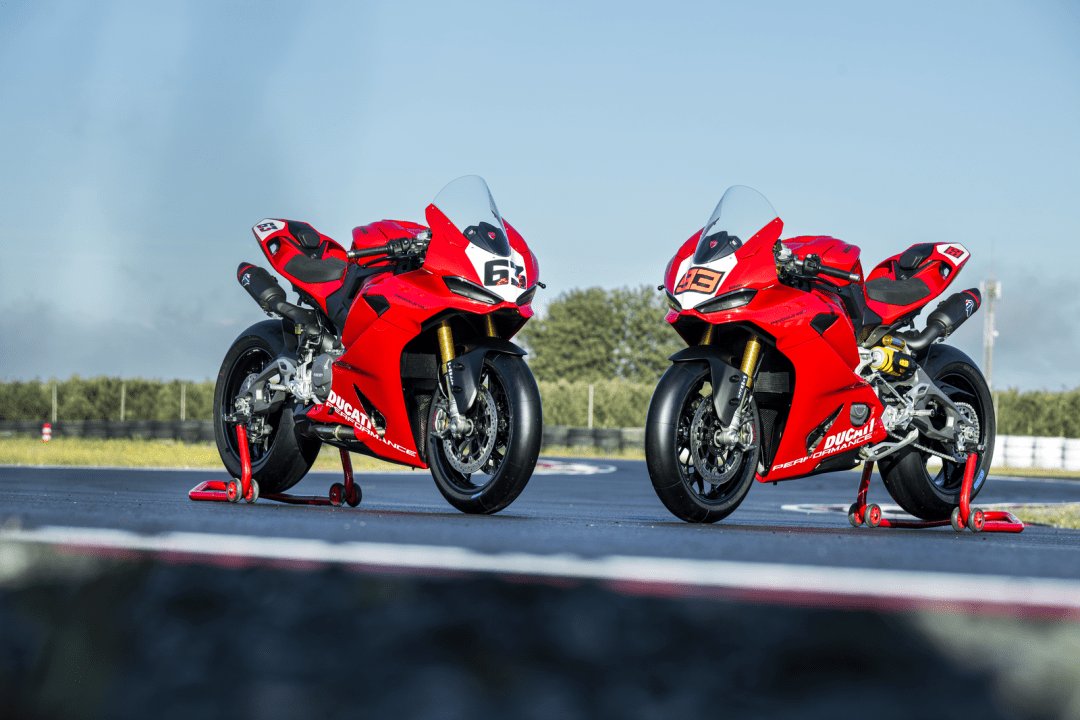赛道写真集:杜卡迪 2025 新型跑车 Panigale V2 S