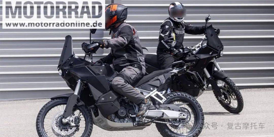 又有KTM 990 Adventure谍照曝光,超大仪表尺寸直逼新能源车 | 新车