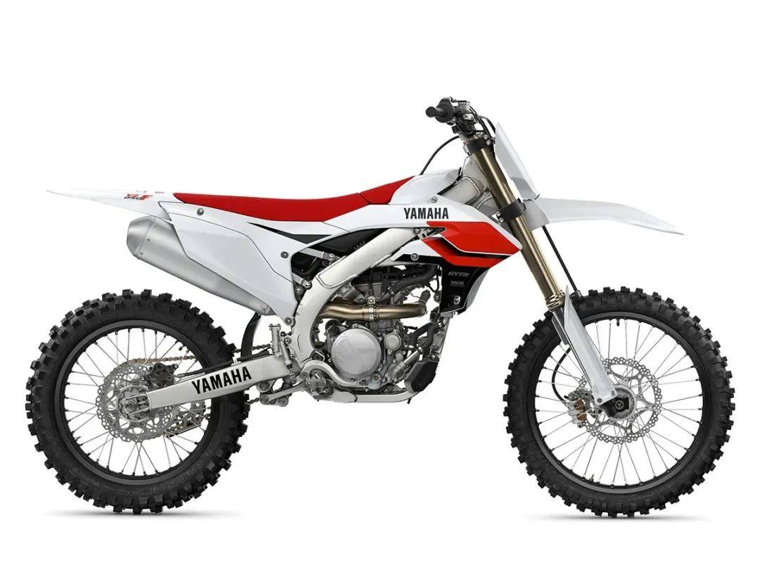 雅马哈发布70周年纪念版YZ250F ,稀有的红白涂装、手机可控制点火正时