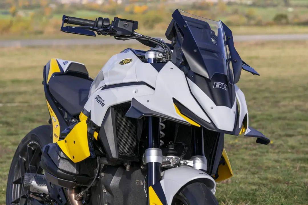 Puig R 1300 GS Pista 惊艳米兰车展,“水鸟”居然可以变成这样?!