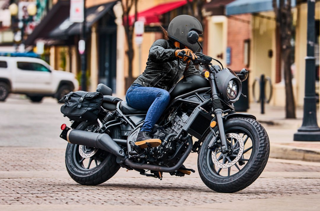 新增 E-Clutch 电子离合版,Honda 2026 Rebel 300 巡航车