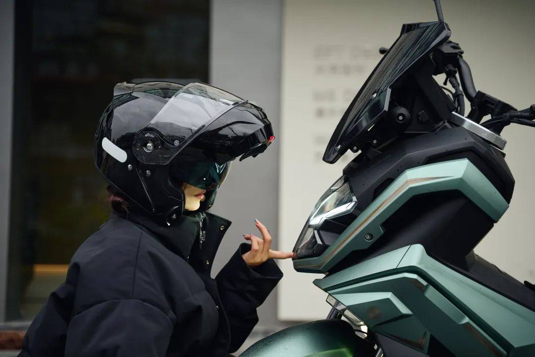 售价10999元,又一款跨界踏板来了,台荣耀150GS强势入局