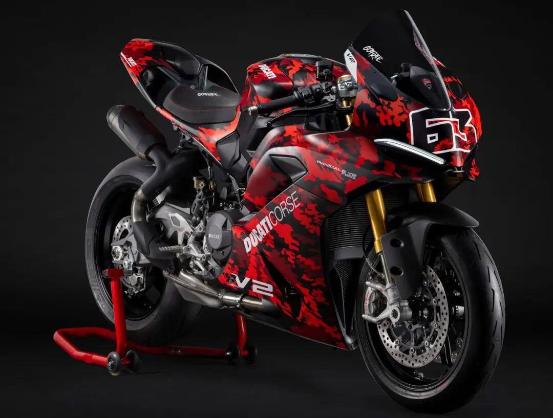 杜卡迪发布Panigale V2 FB63,黑红迷彩涂装巴尼亚亚联名款