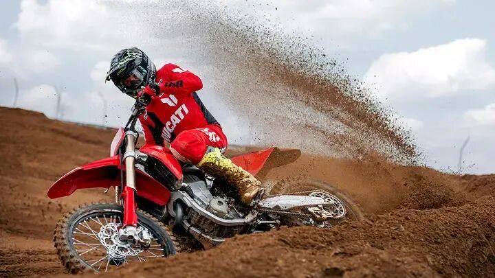 杜卡迪赛事部门研发革命性算法,为 Desmo450 MX 推出预测性保养功能
