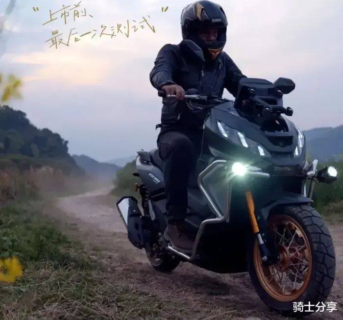 售价2万元左右，力刻250跨界ADV踏板即将上市，看着很不错