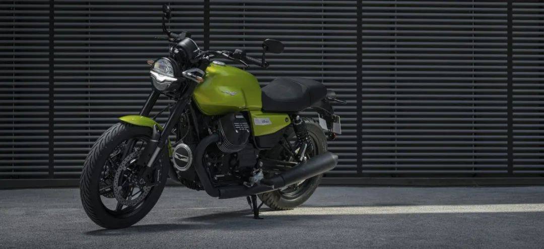 2025款 Moto Guzzi V7 经典复古美学