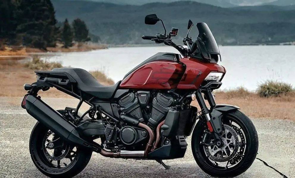 土路滑翔不在,哈雷新款Pan America™ 1250 ST