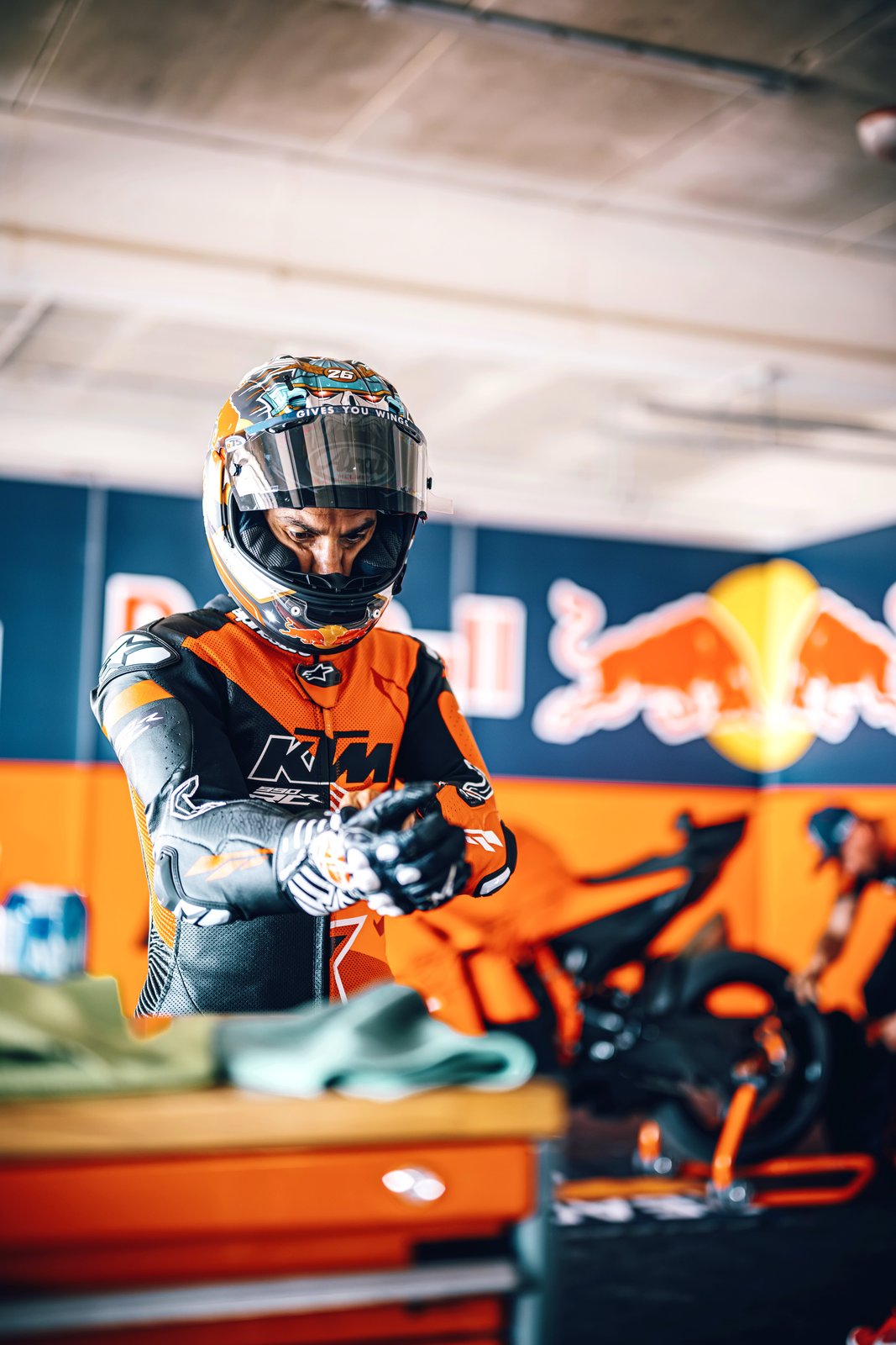 赛道特写:2026 KTM 旗舰级跑车 990 RC R