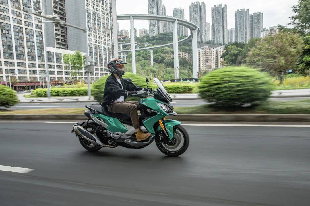 全能型多功能ADV踏板,大踏板中的多面手——标致摩托XP400动态测评