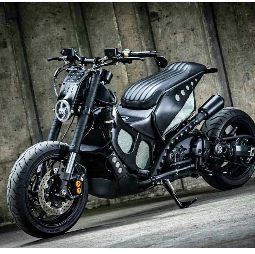 赤裸大羊王:Yamaha Tmax 530