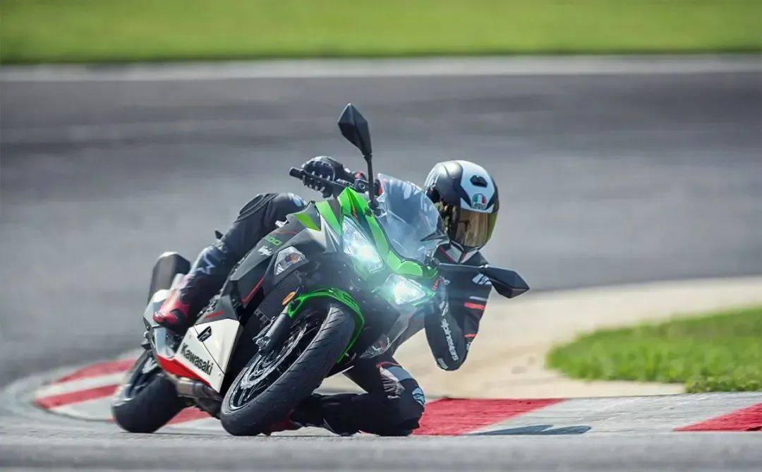 川崎中排量降价，Z400低至3.98万元，Ninja400也下调了8000元