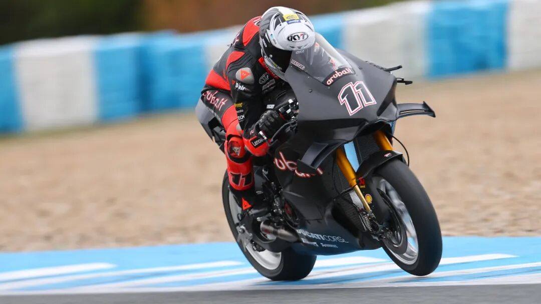 杜卡迪V4圈速登顶 四大厂商瓜分前五:WSBK赫雷兹冬测次日战报