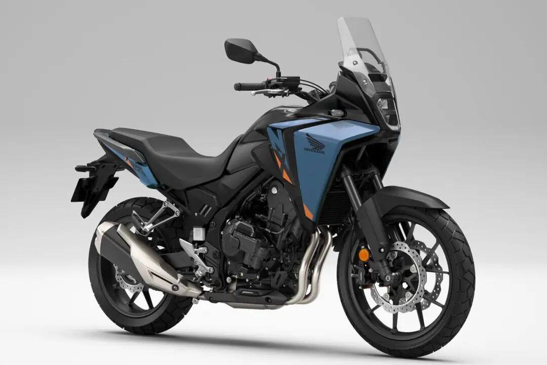 解放左手!本田发布2026款NX400 E-Clutch,电子离合加持,拉力车也能“自动挡”