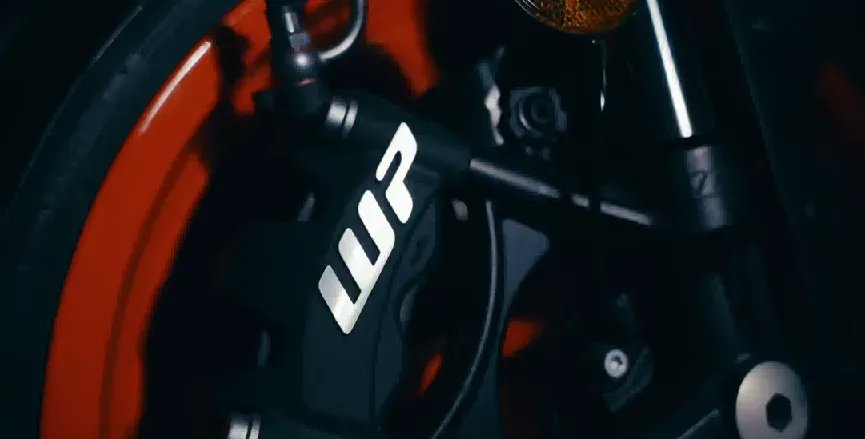KTM RC450实锤电子油门;力刻250踏板13980+全配置卷翻天;摩友被别摔,肇事司机开口就是我没错