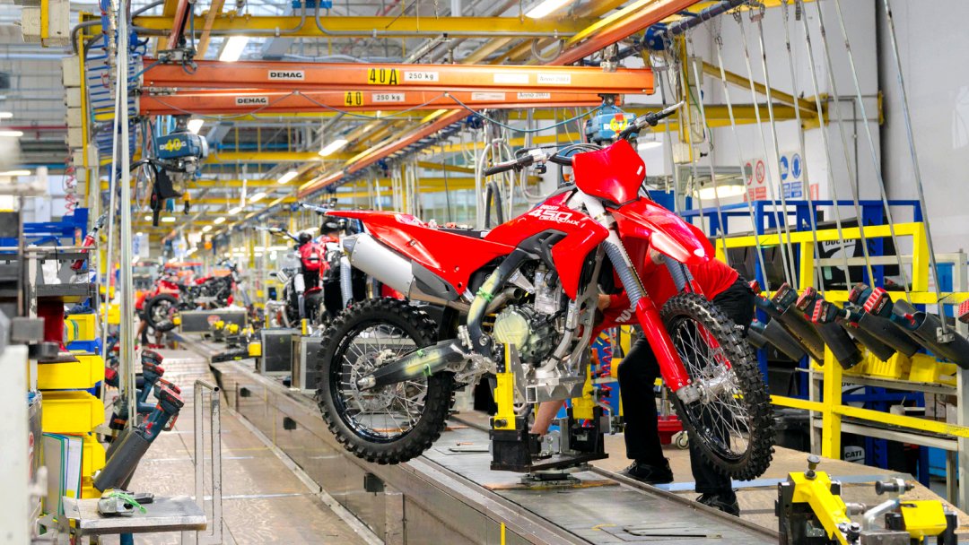 杜卡迪 2026 Desmo450 MX 越野赛车下线，定价与竞品相近