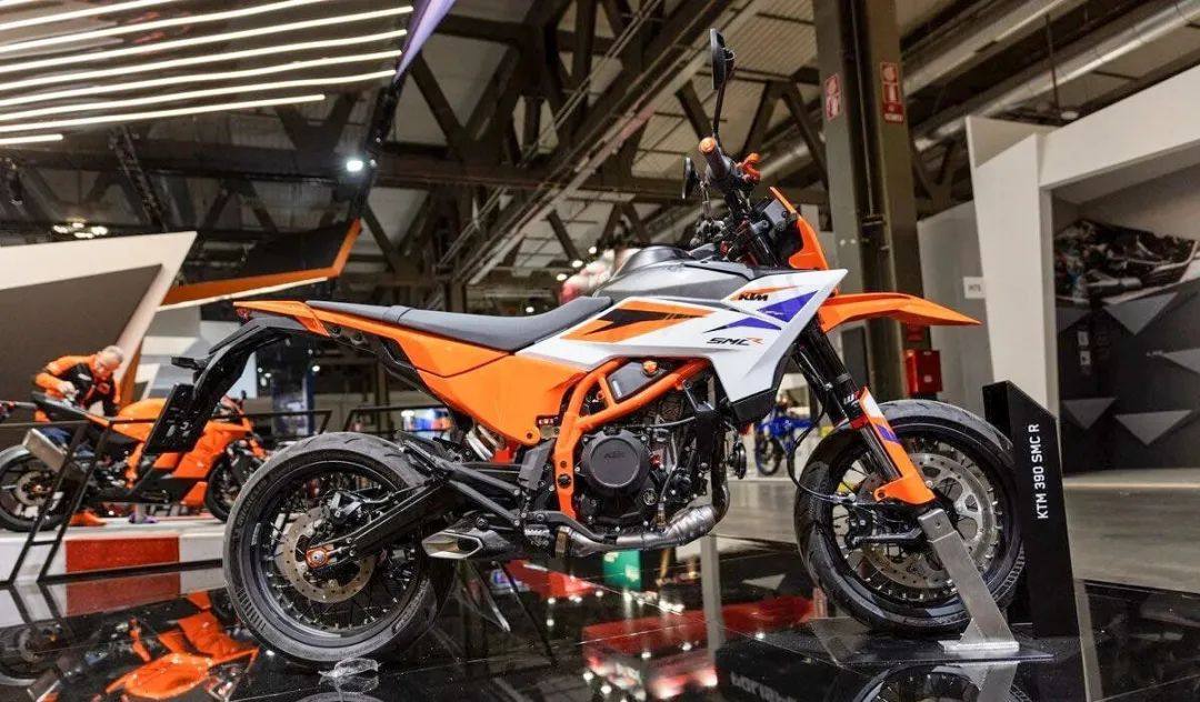 米兰车展丨KTM 390 ADV推出多个新版本,硬核的R版终于来了