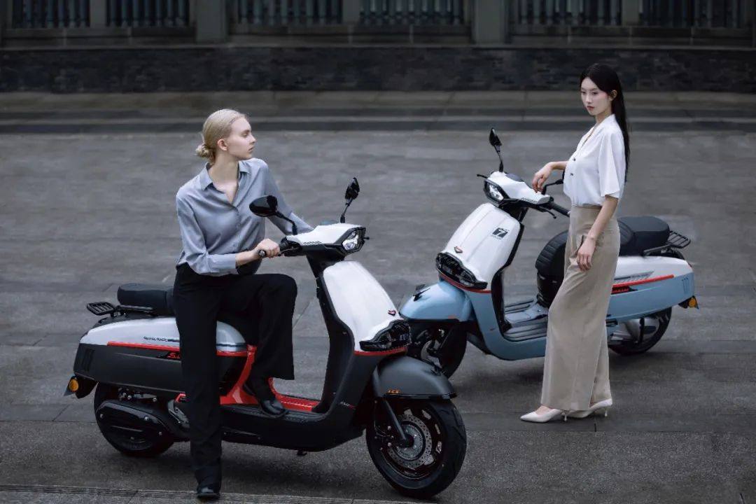 精致而优雅的德式复古——2024款维多利亚Sixties 150Si+/250Si+静态测评