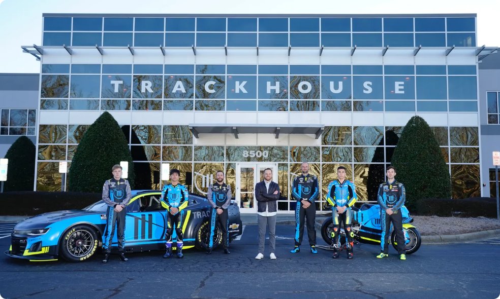 Trackhouse车队发布新涂装,劳尔费尔南德斯携手小椋蓝迎接新挑战