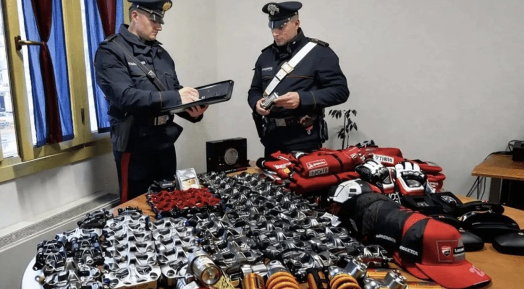 警方破获杜卡迪GP赛车零件盗窃团伙! / 探骊因抄袭设计面临千万美元高额赔偿!/ 摩托车商会盖章认证: