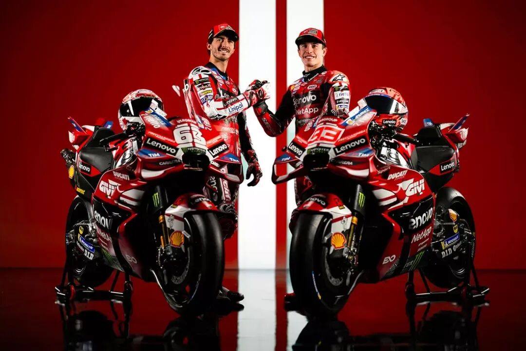 哑光红白配致敬建厂百年,杜卡迪厂队揭晓MotoGP新赛季涂装