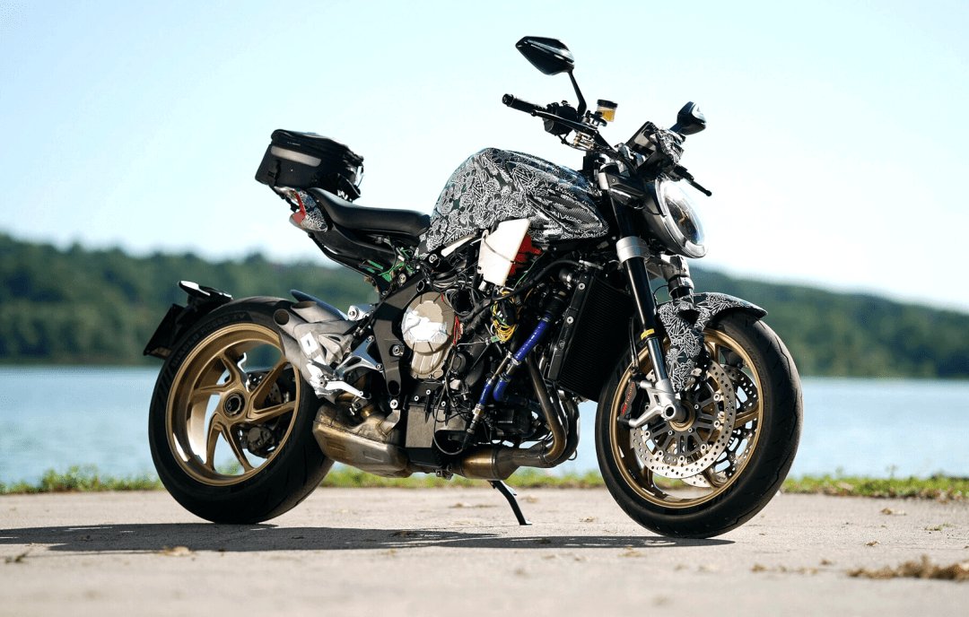 MV 奥古斯塔将推出新一代运动街车 Brutale 950 Serie Oro