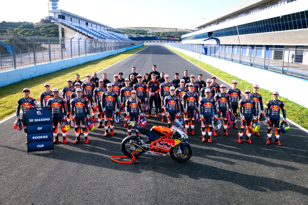 入选 2026 红牛 MotoGP 新秀杯的西班牙女新星费南德兹