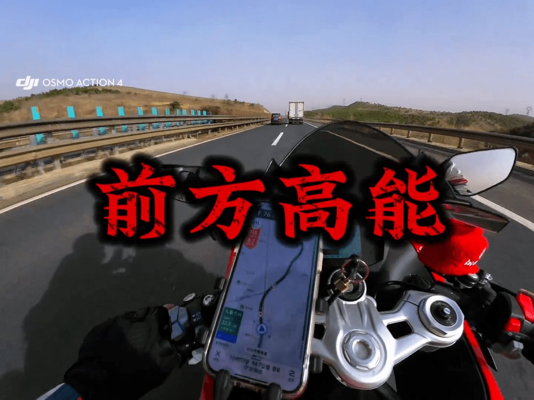 高速100多,4秒死里逃生,车手反应和车辆性能,缺一不可!