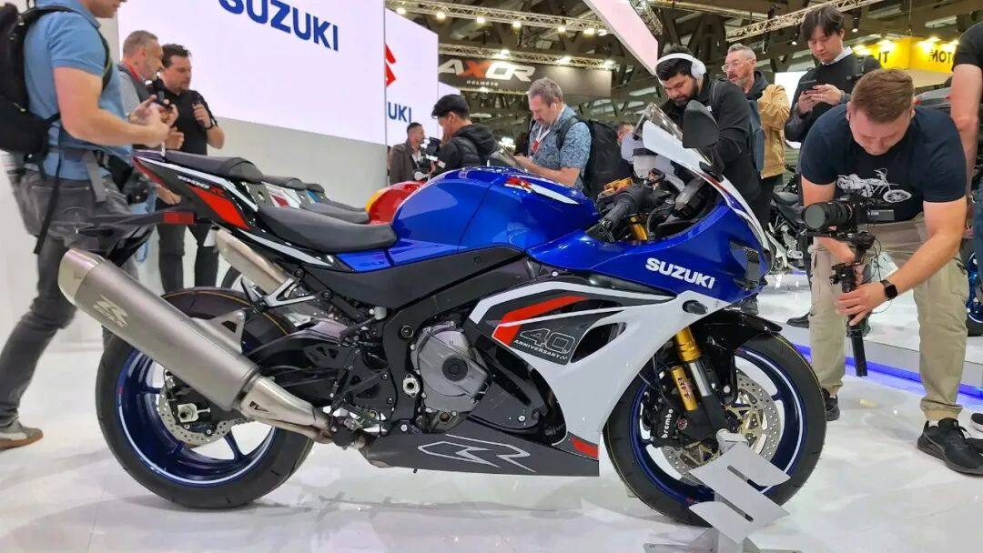 2025米兰摩展,铃木GSX-R1000R焕新归来,致敬GSX-R系列四十华诞