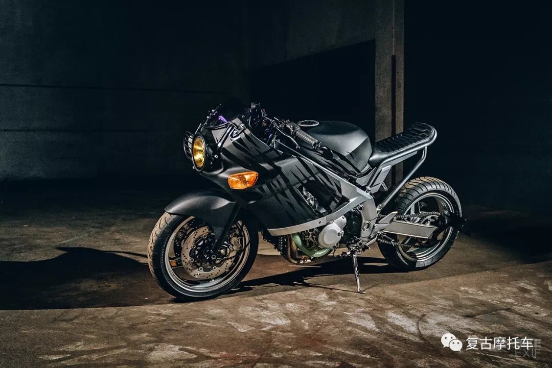 仿赛车的另类改装 Kawasaki ZZR600 | 每日一车