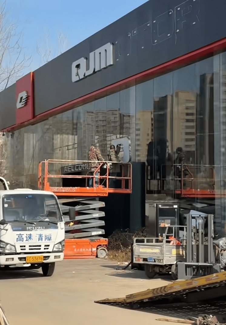 全国人大法工委点名不合理地方法规典型:加油站禁止向摩托车供油!/ 郑州中原保时捷4S店连夜闭店跑路|车坛头条